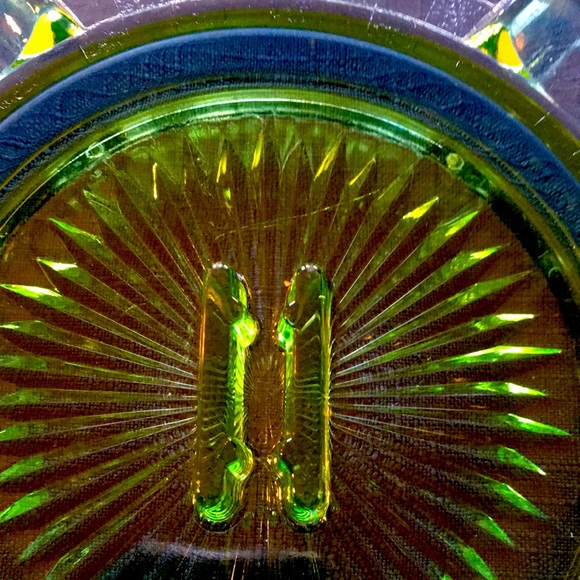 Green Checkerboard Depression Glass Ashtray - Picture 3 of 6